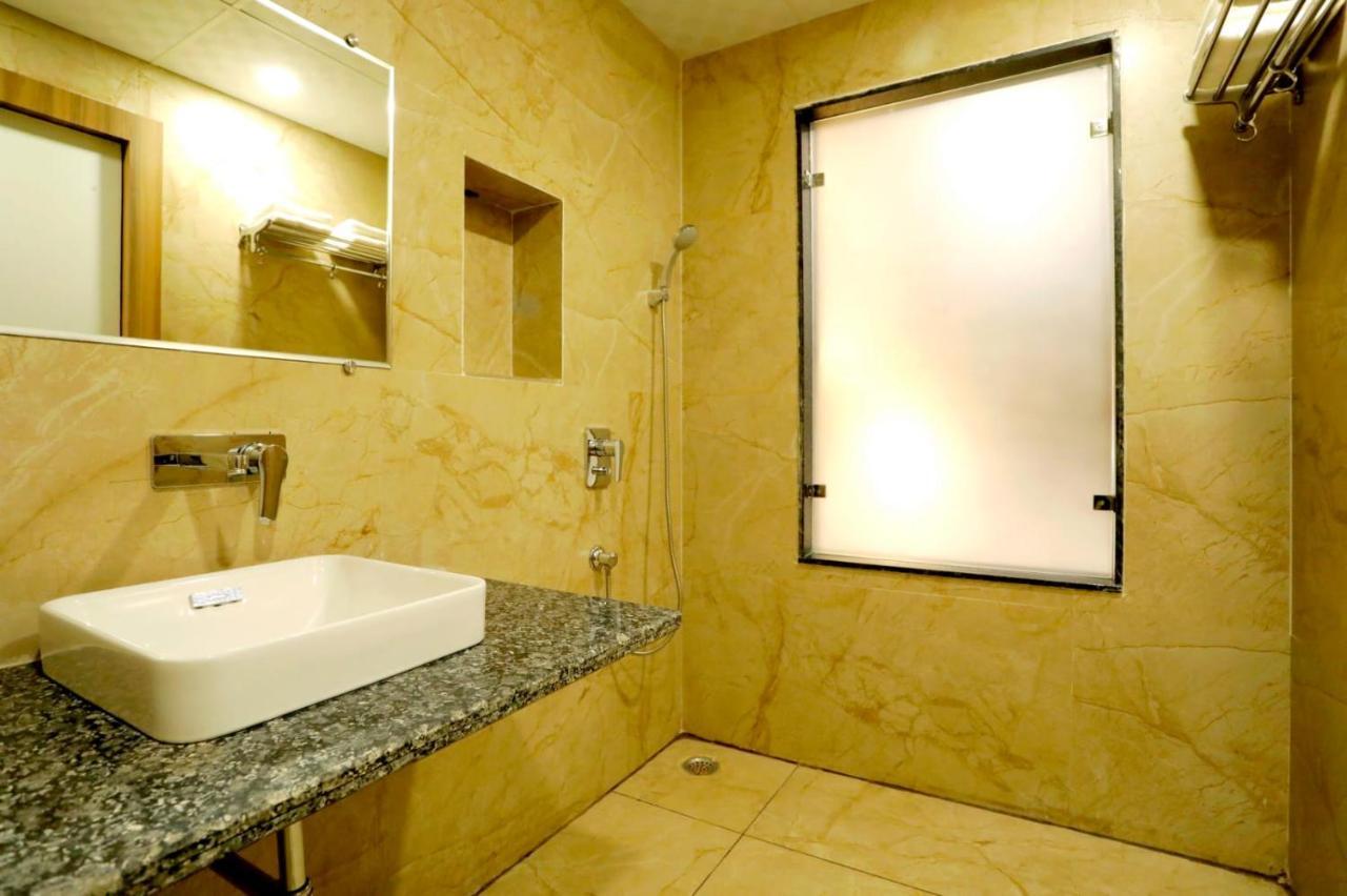 Hotel Palm Pacific Kota  Ngoại thất bức ảnh